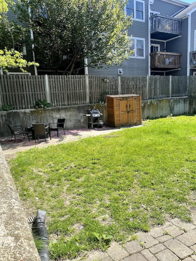 Foto del edificio - Lovely Two Bedroom Condo in South Boston