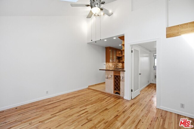 Foto del edificio - 325 Vernon Ave