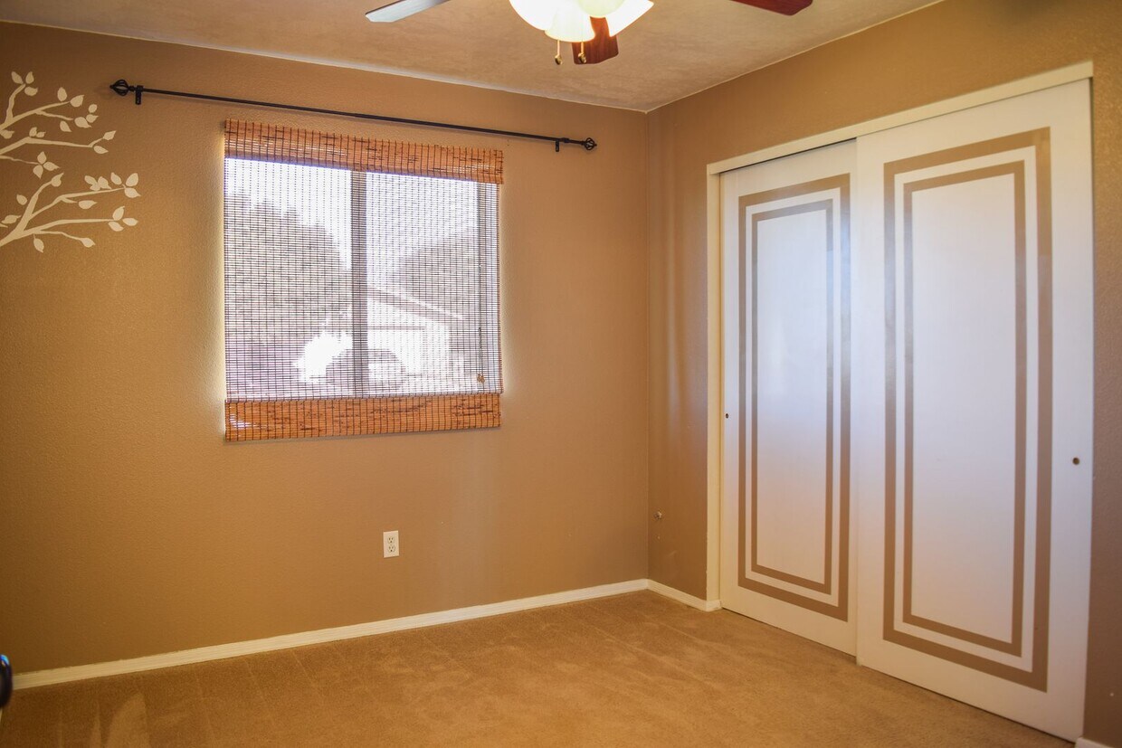 Building Photo - House for Rent