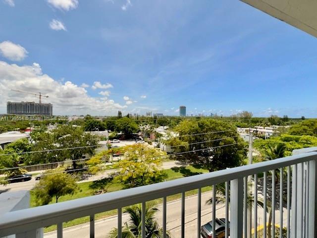 Foto del edificio - 2000 NE 135th St
