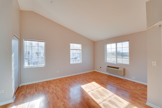 Building Photo - 1231 Silverstone Dr