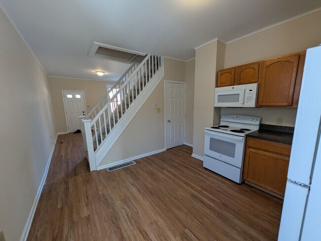 Building Photo - Beautiful Remodeled 3 Bedroom Home
