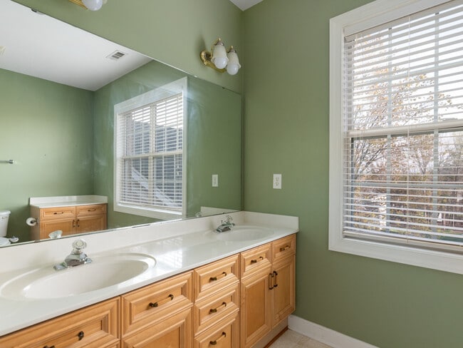 Building Photo - 11415 Fountaingrove Dr