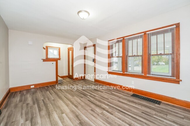 Building Photo - 1300 Brandon Ave