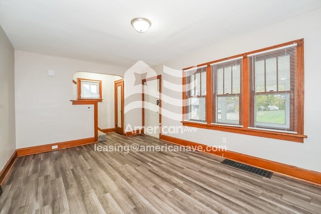 Foto del edificio - 1300 Brandon Ave