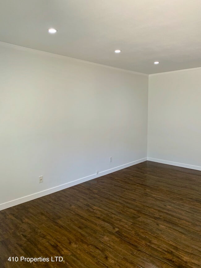 Living Area - 6337 Primrose Ave