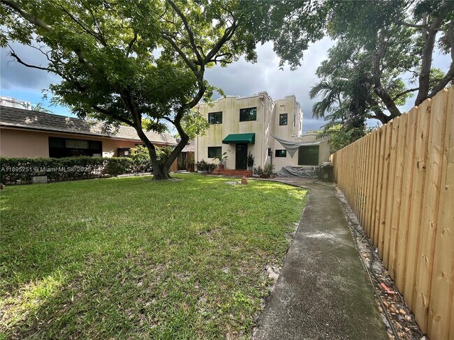 Foto del edificio - 1534 Monroe St