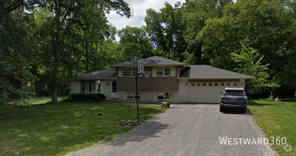Building Photo - 16 Longwood Dr