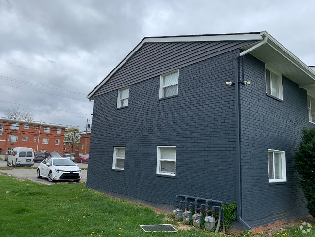 Building Photo - 751 Kingsford Rd