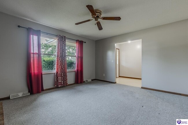 Building Photo - 1900 Clearview Dr