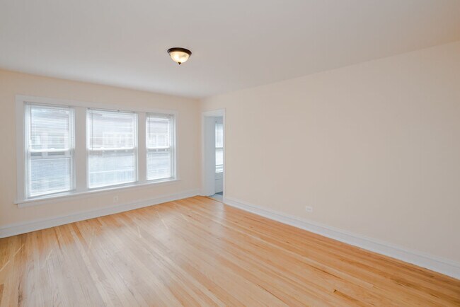 Building Photo - 2114 W Birchwood Ave