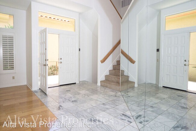 Building Photo - 3 br, 2.5 bath House - 5736 Caminito Pulsera