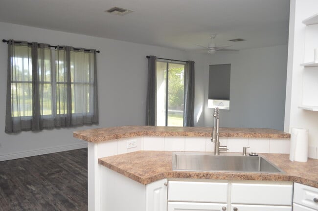 Foto del edificio - 519 NW Ember Way