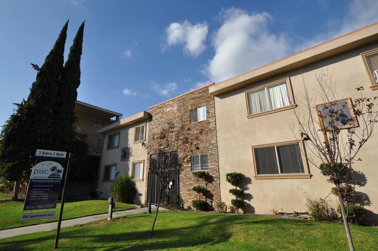 Primary Photo - 10745 Hortense St