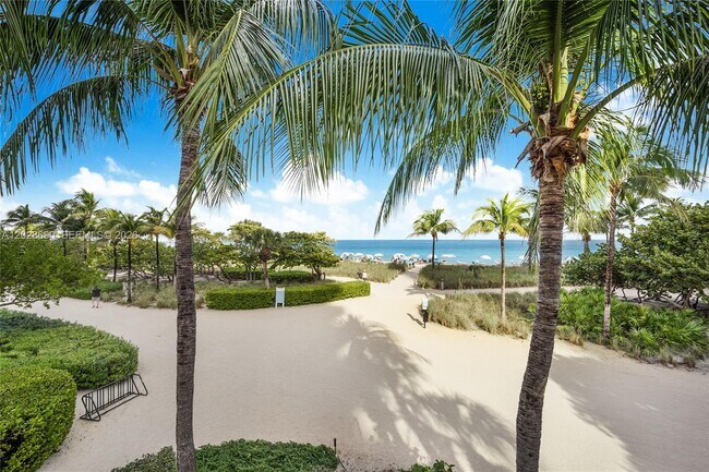 Foto del edificio - 9801 Collins Ave