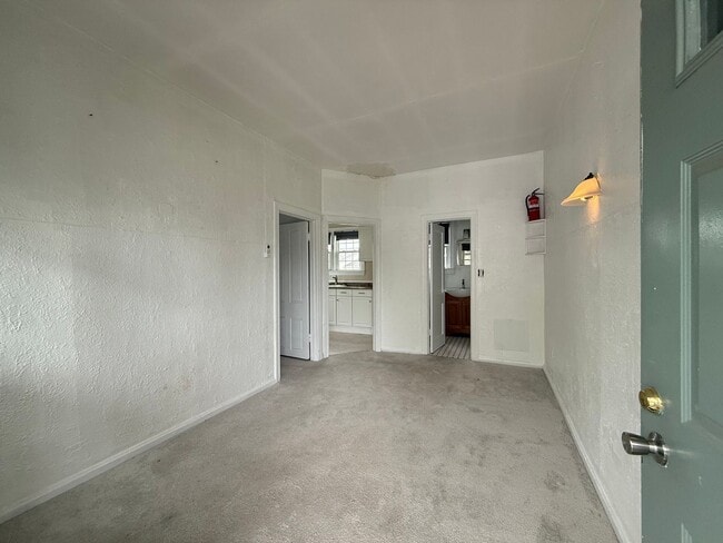 Building Photo - 305 4th Ave