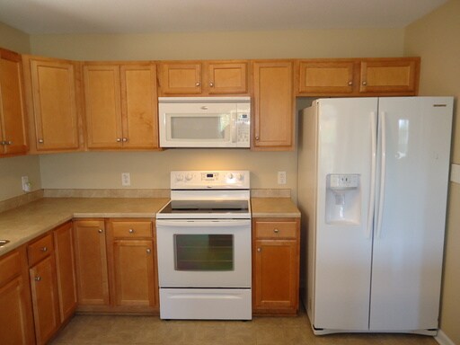Building Photo - 406 Silva Cv