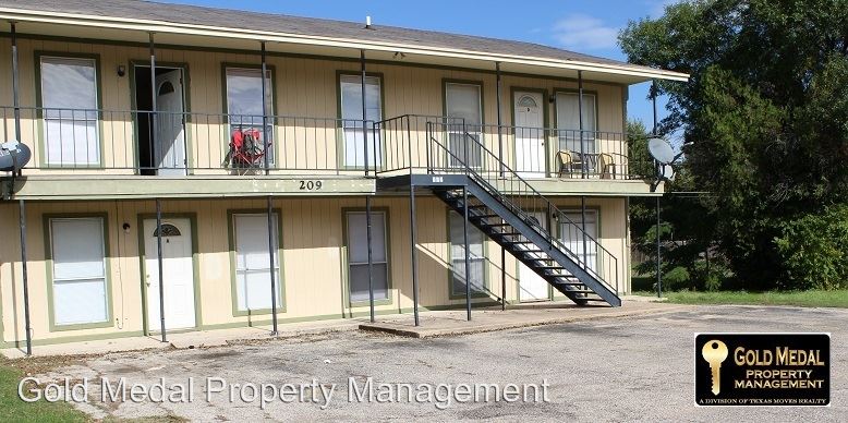 Foto principal - 209 E Valley Rd