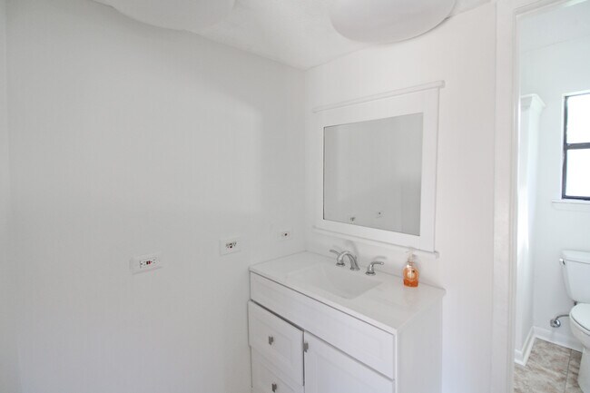 Foto del edificio - 54 Willowbrook Ln