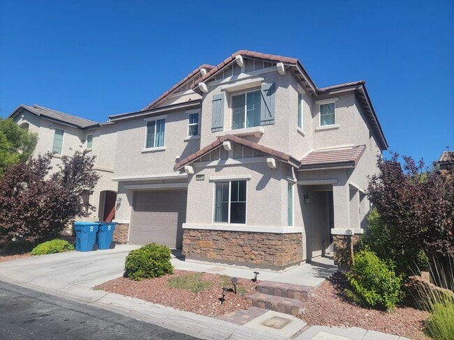 Building Photo - 2 story 4 bed 3 bath home with rooftop patio
