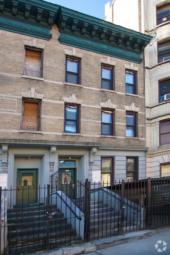 Primary Photo - 566 W 183rd St