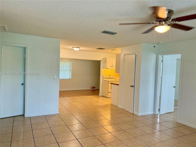 Building Photo - 12096 Dolphin Dr