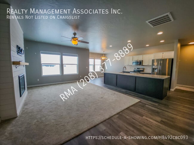 Building Photo - Newer 4 Bedroom House in South Nampa