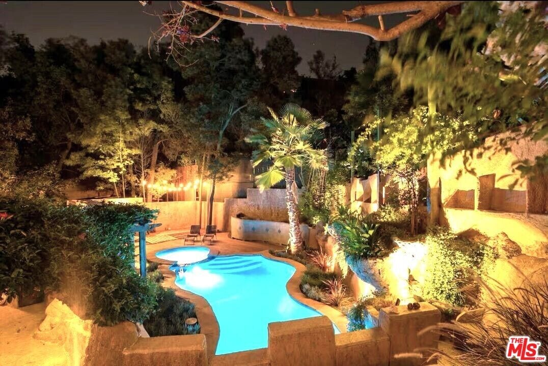 Foto principal - 8978 Wonderland Ave
