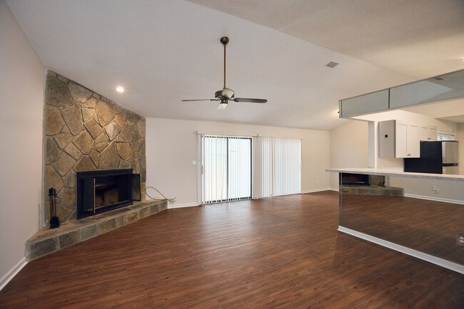 Building Photo - Ranch Style Home with Spacious Floor Plan