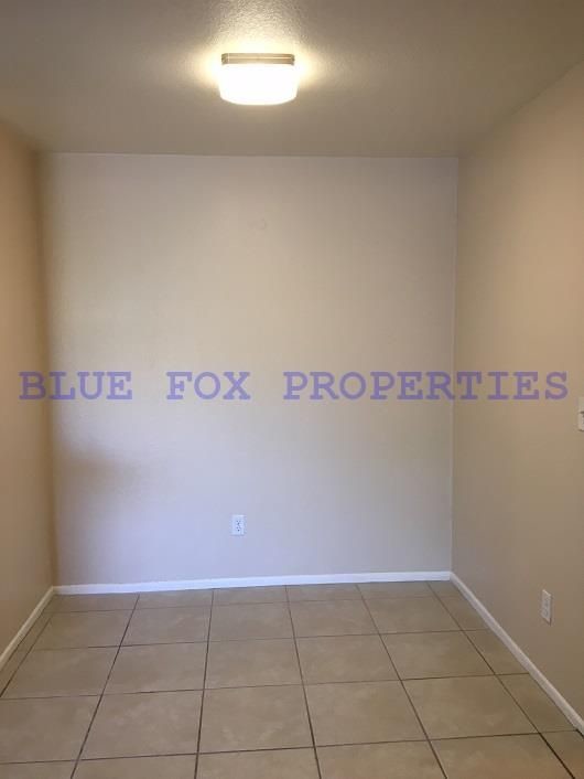 Building Photo - 2188 N Pantano Rd