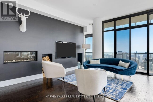 Building Photo - 33 Charles St E