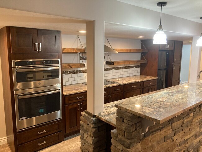 Kitchen - 10627 S Willow Valley Rd