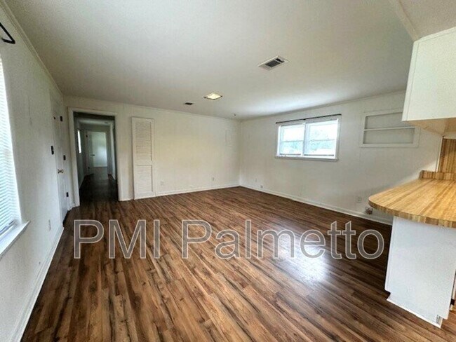 Foto del edificio - 109 Keen Ave