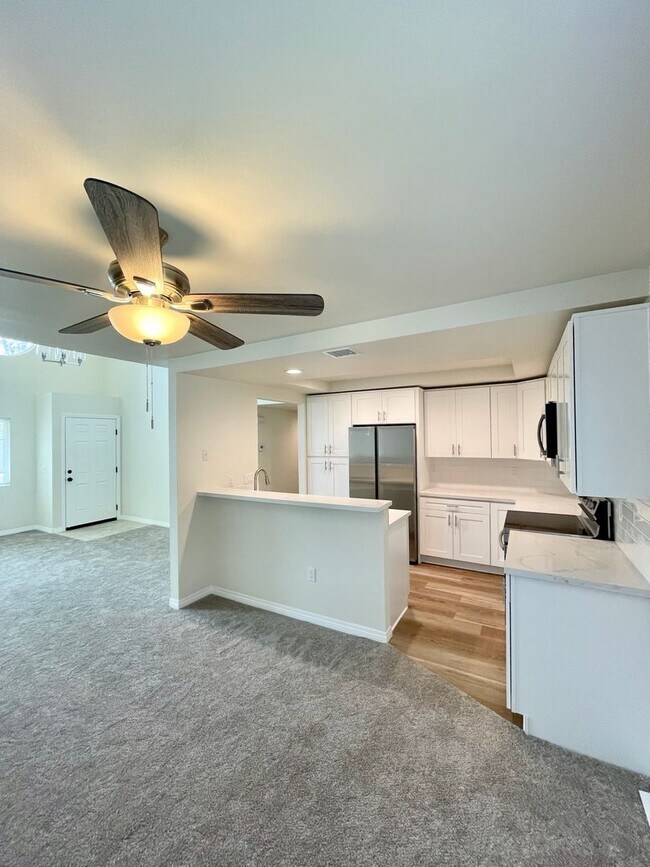 Building Photo - Fantastic  2Br/2Ba Upper Condo in Bernardo...
