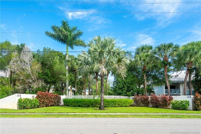 Foto del edificio - 175 SE St Lucie Blvd