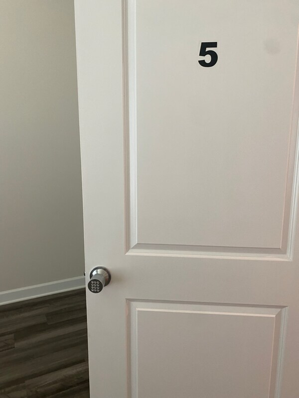 Foto del edificio - 7116 Bryce Ave