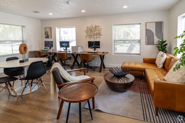 Salón del club - Hampton Ridge Apartments