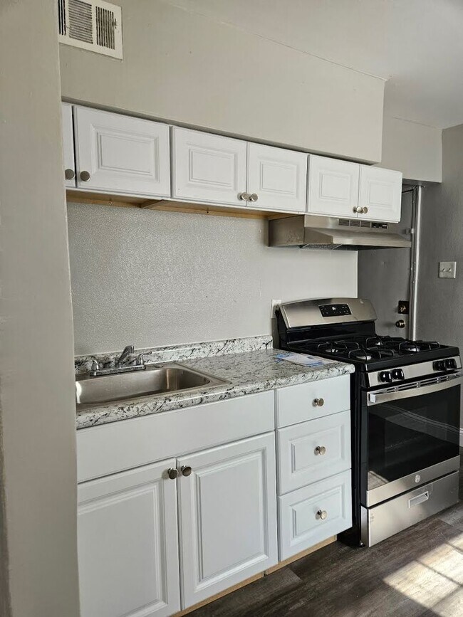 Foto del edificio - 6018 Hancock Ave