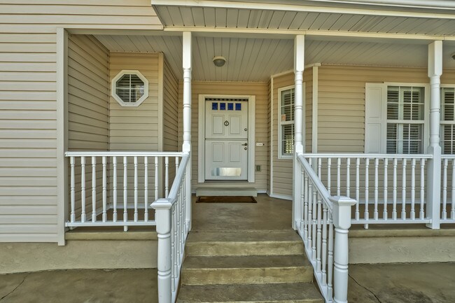 Building Photo - 131 Country Way Rd