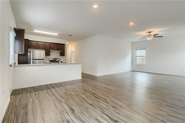 Foto del edificio - 7213 Tonka Ln