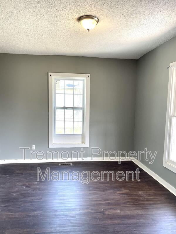 Photo - 1241 E 35th St House