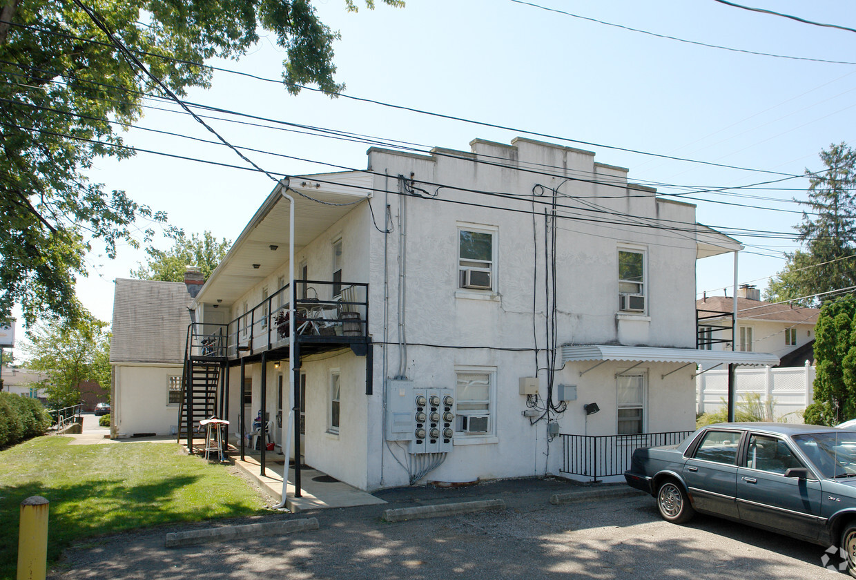 Primary Photo - 22 W Cooke Rd