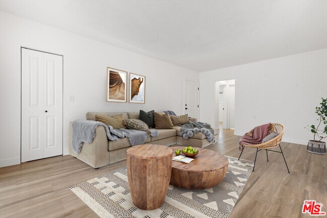 Foto del edificio - 3707 S Canfield Ave