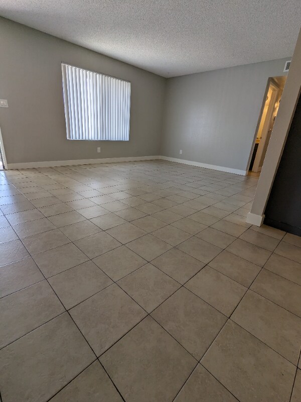Foto del edificio - 815 N Peach Ave