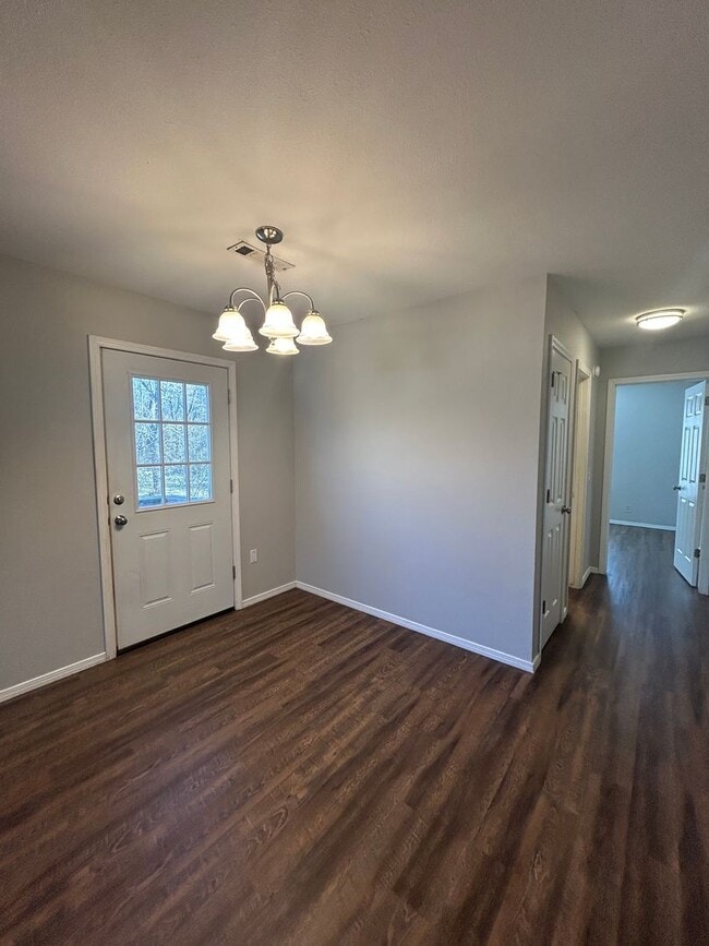 Foto del edificio - 5709 Michael Cole Ln