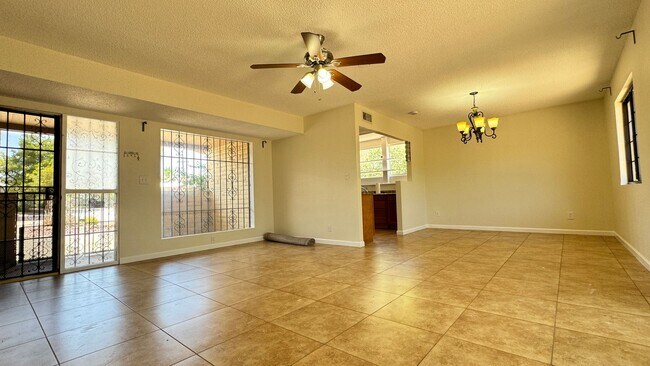 Building Photo - Eastside (Broadway and Sarnoff) 3 bedroom,...