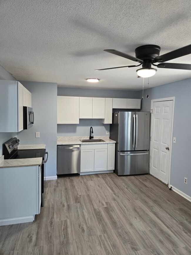 Kitchen - 131 Jones Ray Cir