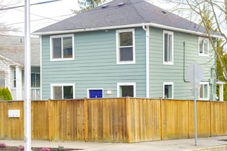Building Photo - 1550 17th Ave S