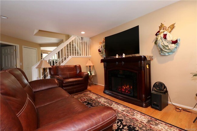 Building Photo - 37210 Amhurst Dr