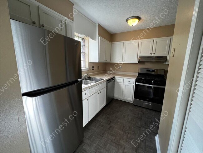 Building Photo - 543 Elder St